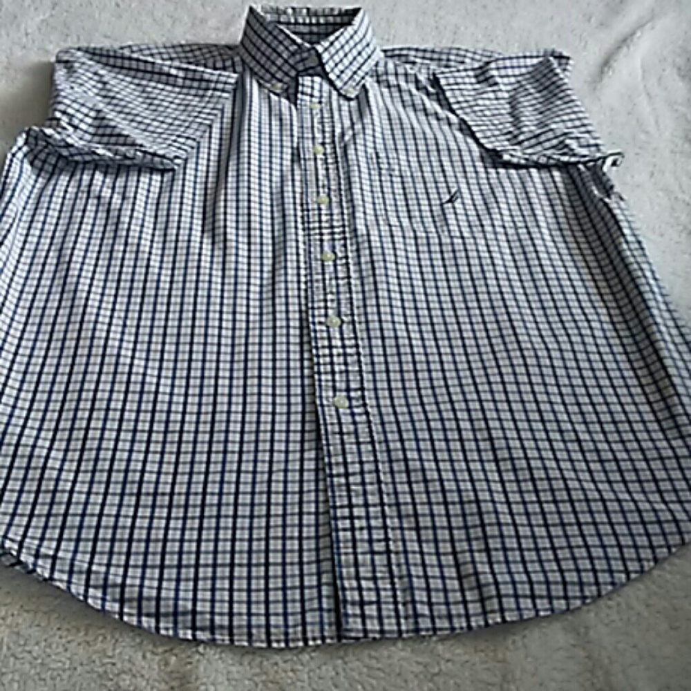 Men's Nautica short sleeves sz L